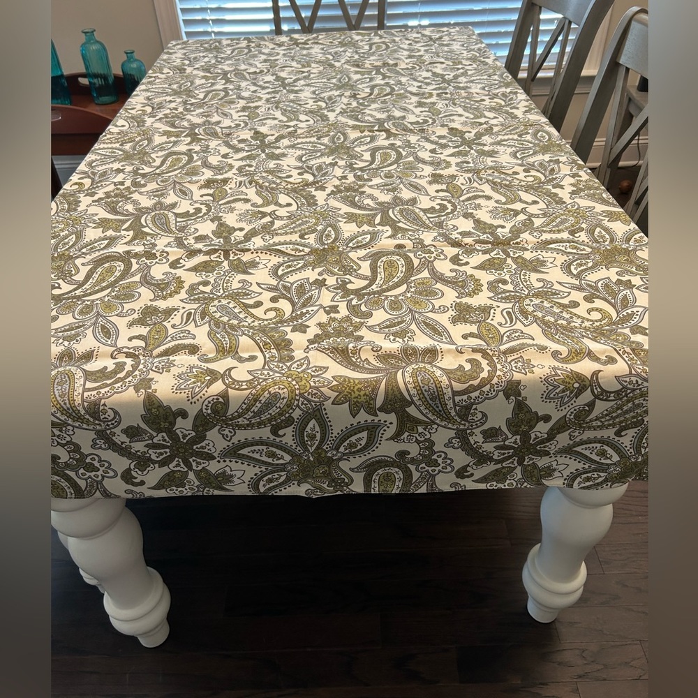 NWOT PAISLEY TABLE CLOTH